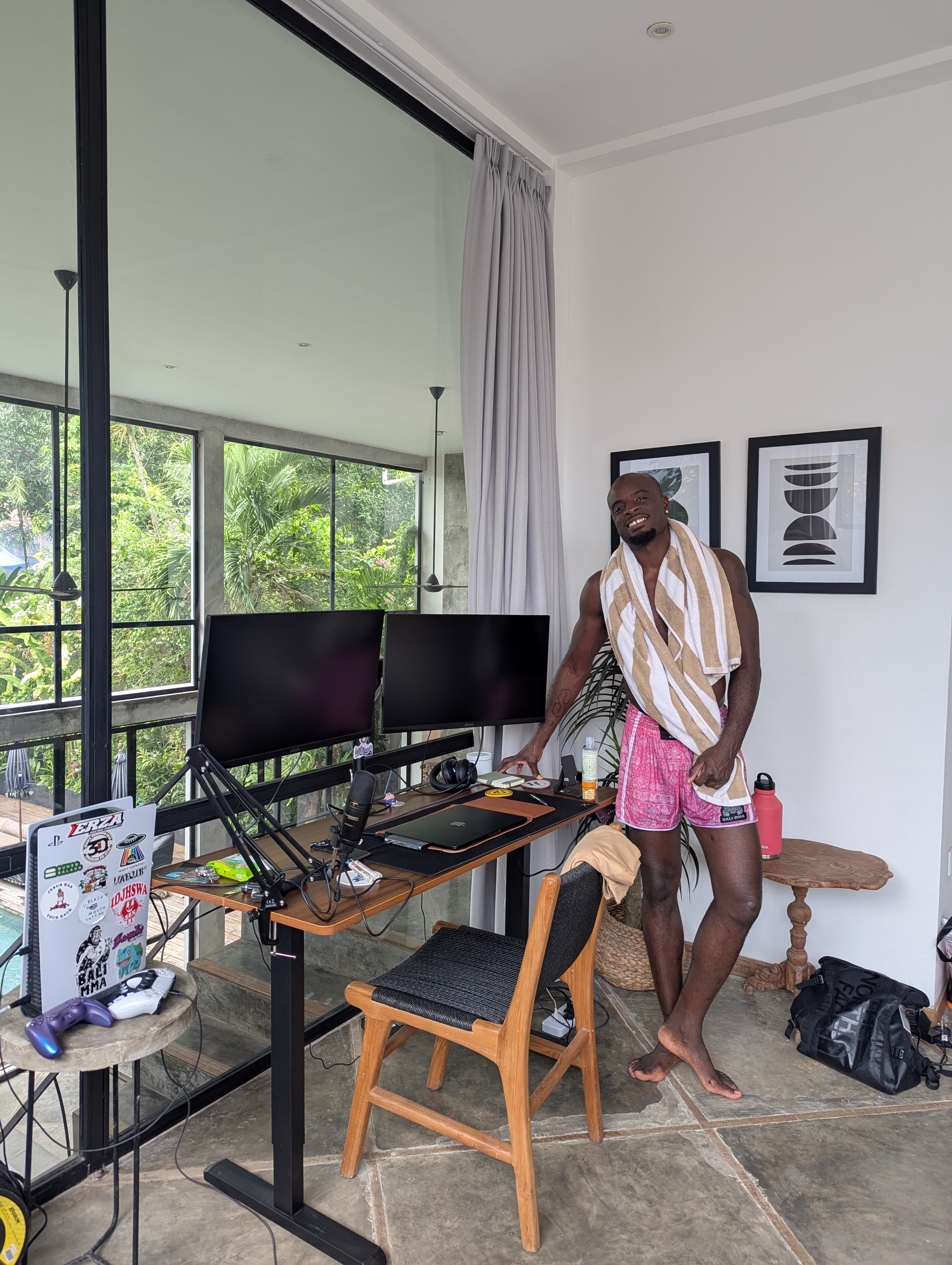 Travel lifestyle working remotely